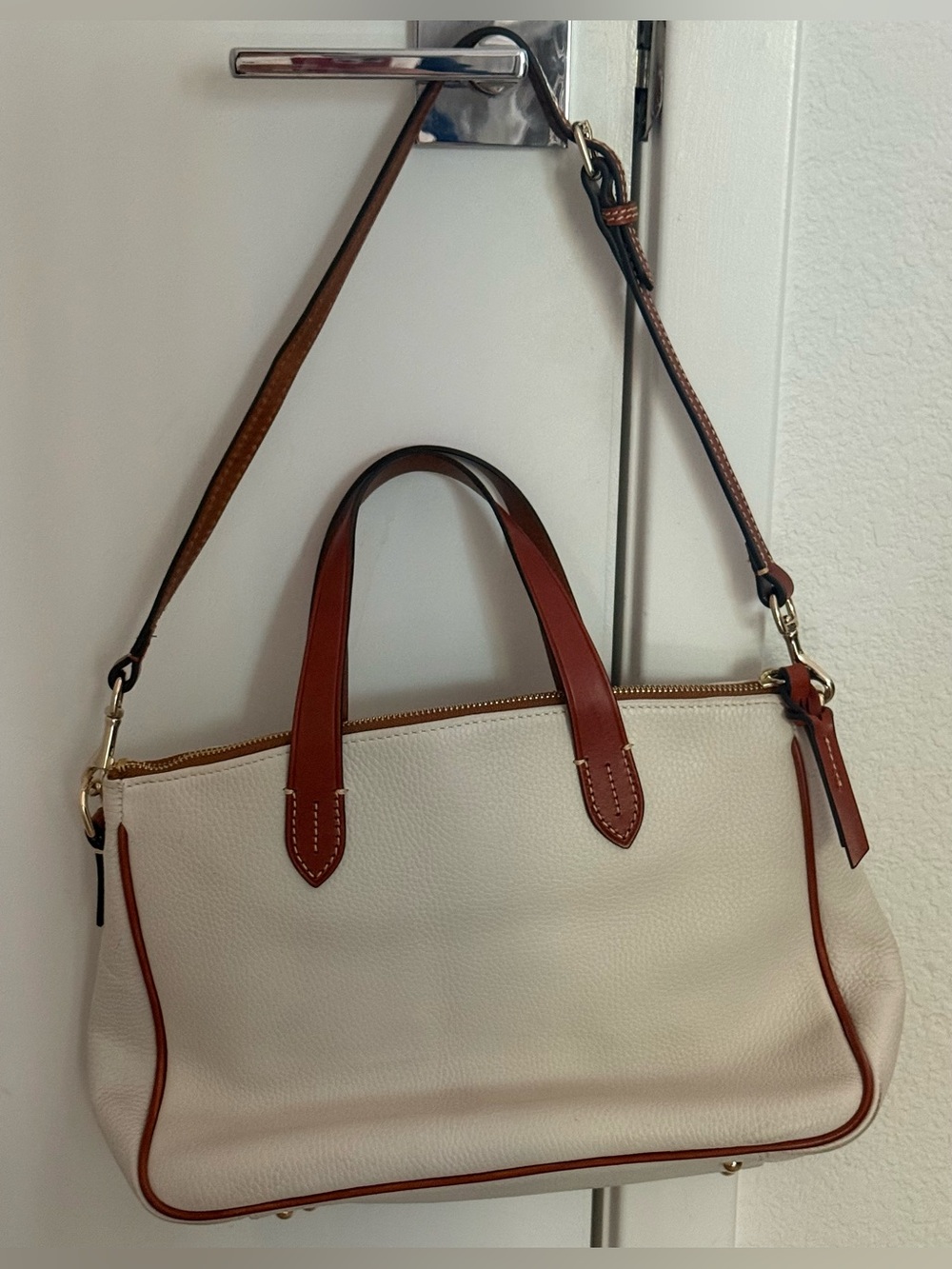 Dooney & Bourke handbag - Picture 2 of 9
